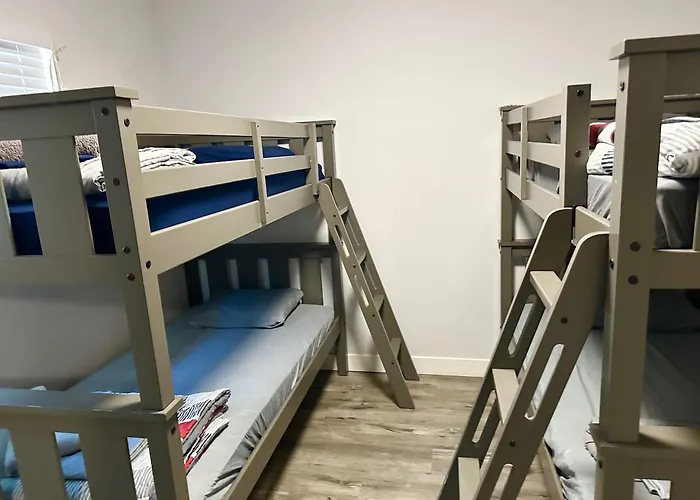 Hotel near College: Cheers Hostel