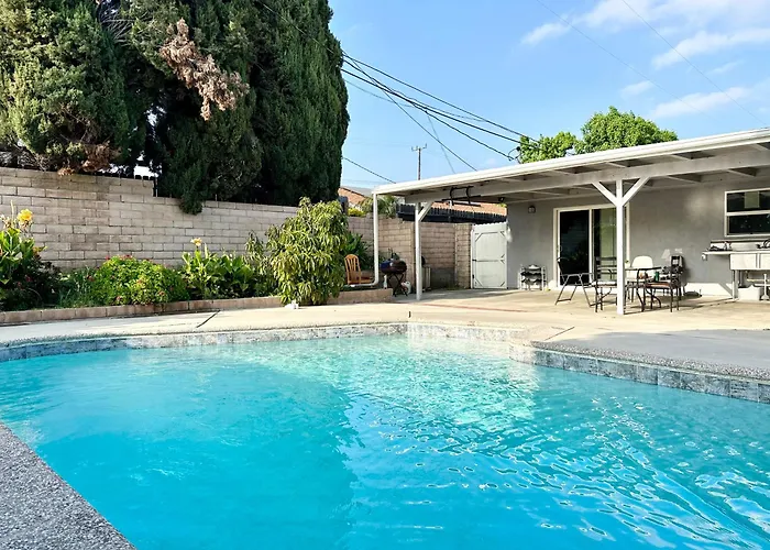 Hotel near College: Cheers Hostel