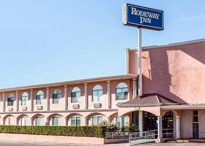 Motel: Rodeway Inn Near Melrose Ave