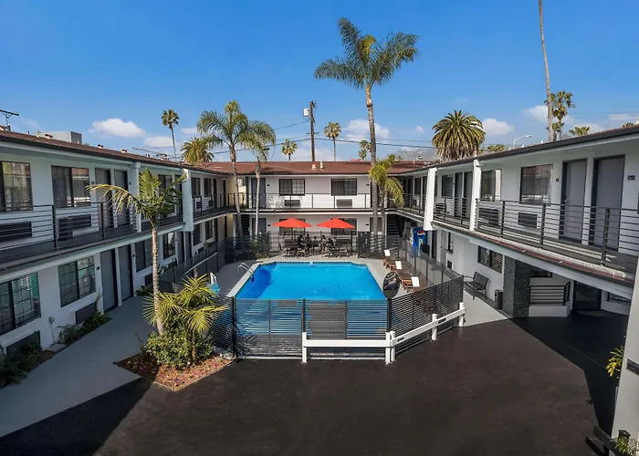 Motel: Sunset West Hotel, Surestay Collection By Best Western