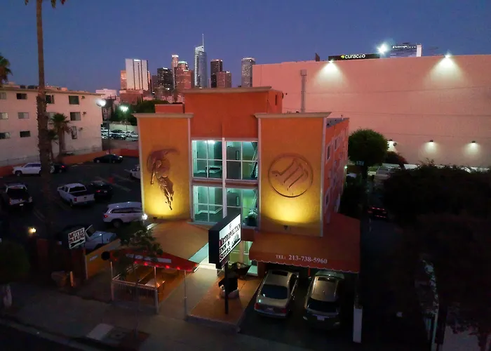 Metropolitan Inn & Suites