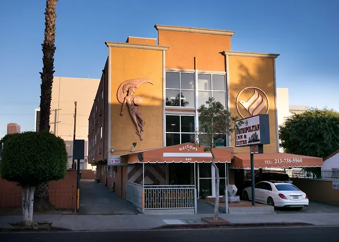 Metropolitan Inn & Suites