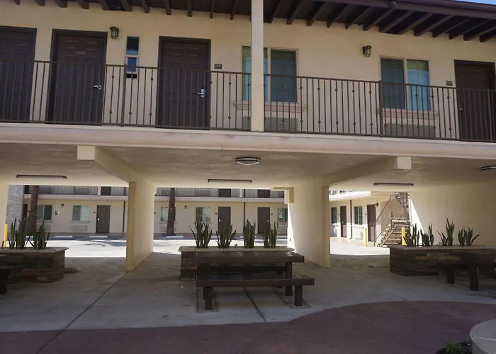 Cheap hotel: Tuscan Garden Inn