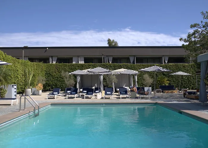 Luxe Sunset Boulevard Hotel